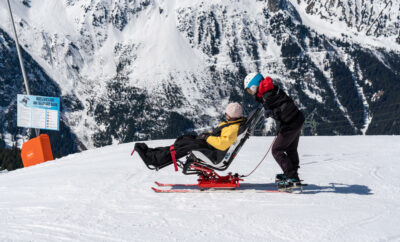 S’évader en montagne malgré le handicap : quelles activités pratiquer cet hiver ?